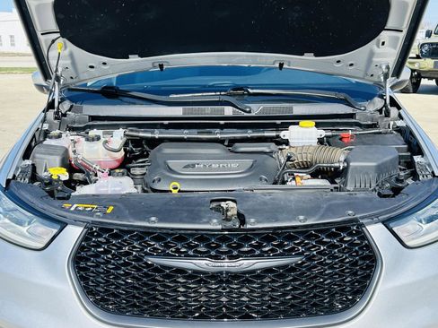 Used 2023 Chrysler Pacifica Touring-L w/ S Appearance Package image 43