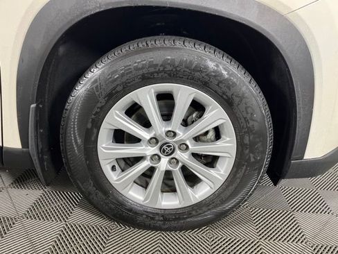 Used 2024 Toyota Grand Highlander XLE image 9