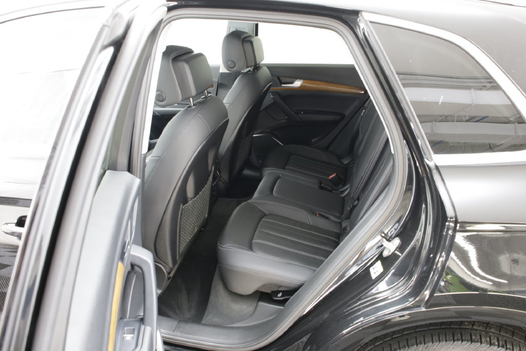 Used 2023 Audi Q5 2.0T Premium w/ Convenience Package AWD/4WD image 14