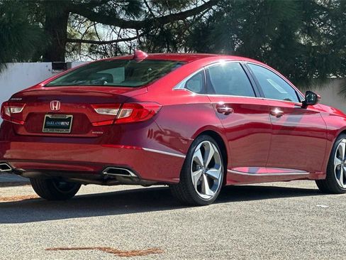 Used 2018 Honda Accord Touring image 4