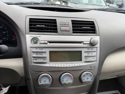 Used 2010 Toyota Camry LE FWD image 23