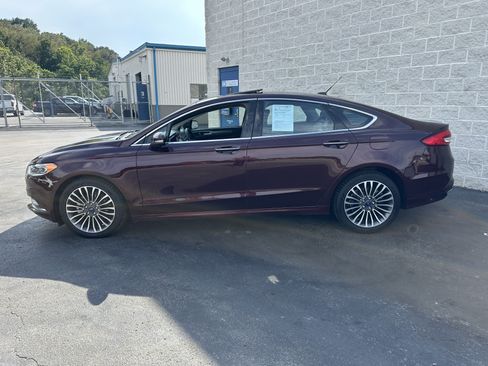 Used 2017 Ford Fusion SE w/ Fusion SE Technology Package AWD/4WD image 4