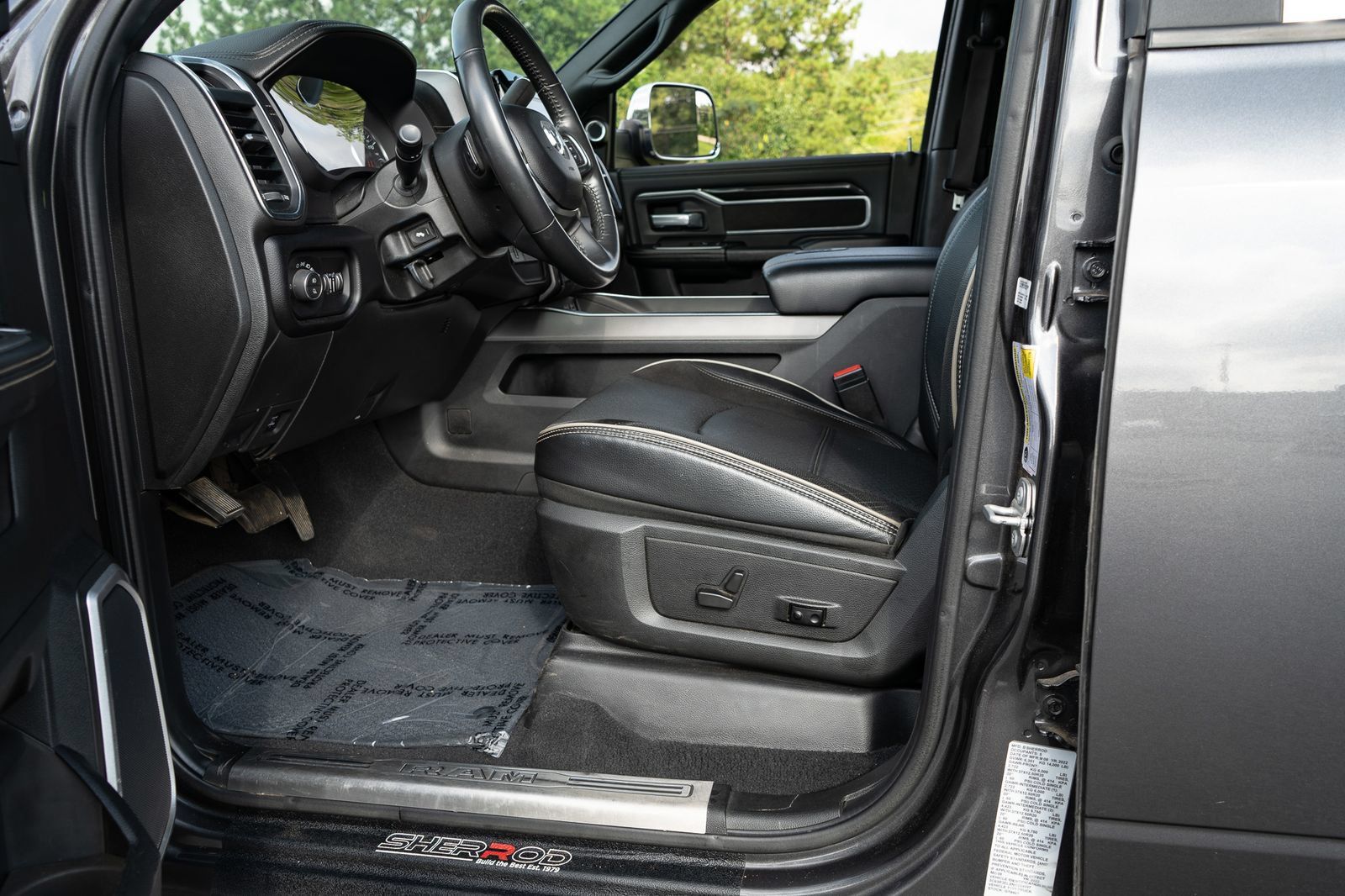 Used 2022 RAM 3500 Laramie AWD/4WD image 18