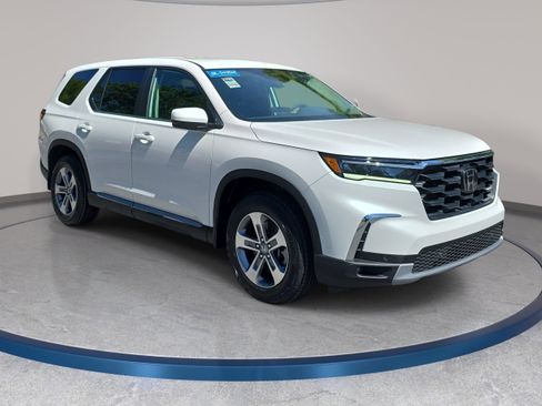 Used 2025 Honda Pilot EX-L image 3