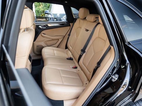 Used 2018 Porsche Macan Sport Edition image 27