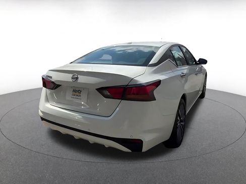 Used 2025 Nissan Altima 2.5 SV image 14