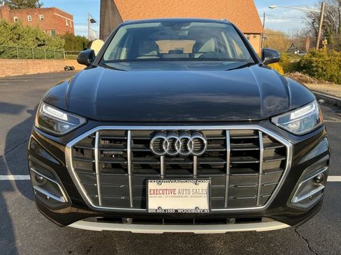 Used 2023 Audi Q5 2.0T Premium w/ Convenience Package image 2