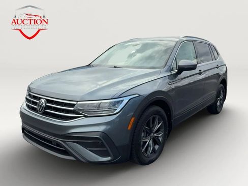Used 2022 Volkswagen Tiguan SE AWD/4WD image 1