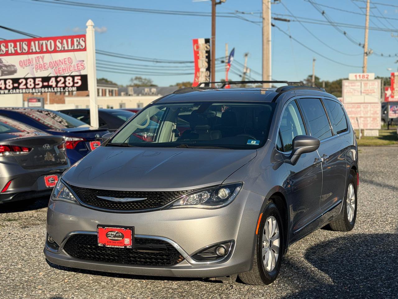 Used 2017 Chrysler Pacifica Touring-L FWD image 3
