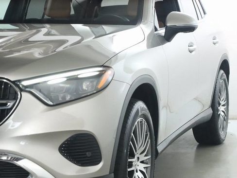 Used 2023 Mercedes-Benz GLC 300 4MATIC image 4