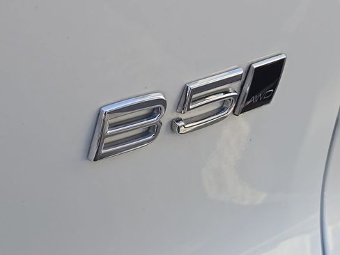 Certified 2023 Volvo XC40 B5 Plus w/ Driver Assist Package image 9