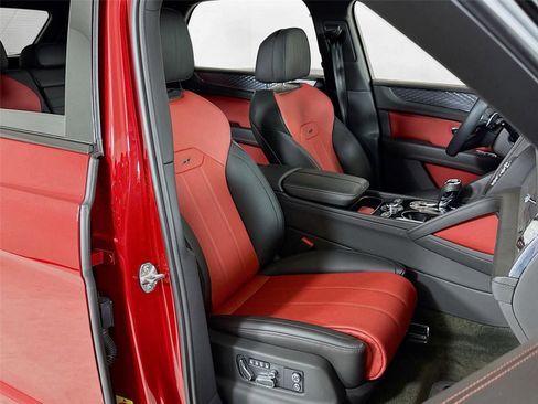 Used 2022 Bentley Bentayga image 32