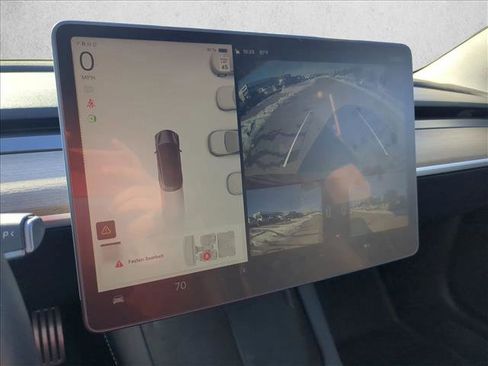 Used 2022 Tesla Model 3 Performance image 13