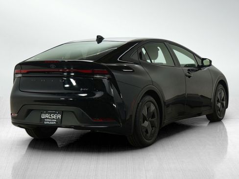 Used 2025 Toyota Prius LE image 5