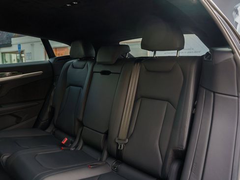 Used 2023 Lamborghini Urus S image 6