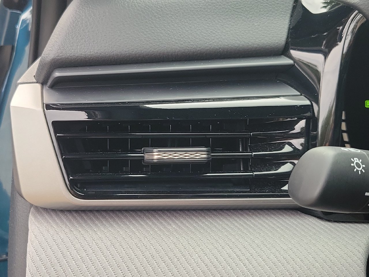 Used 2025 Toyota Camry SE FWD image 33