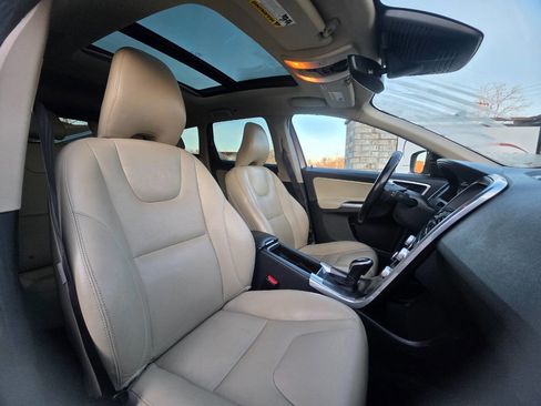 Used 2016 Volvo XC60 T6 Platinum w/ Climate Package image 9