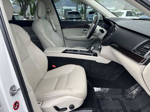 Used 2018 Volvo XC90 T5 Momentum w/ Convenience Package AWD/4WD image 17