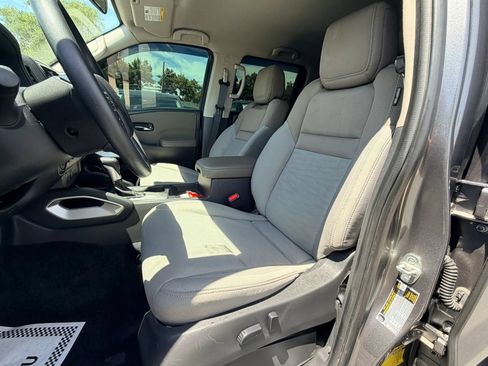 Used 2022 Nissan Frontier SV w/ Technology Package AWD/4WD image 10