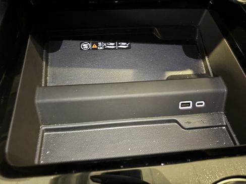 Used 2025 Chevrolet Tahoe Premier image 12