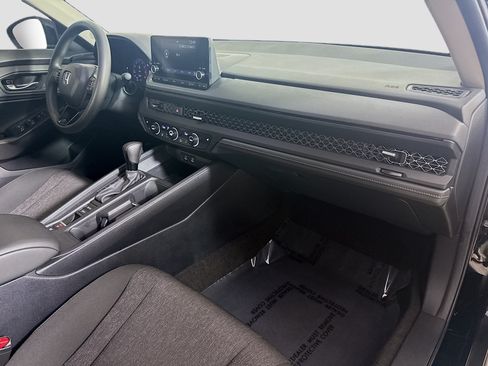 Used 2025 Honda Accord SE image 30