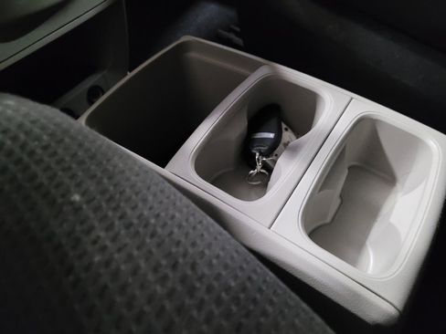 Used 2019 Dodge Grand Caravan SE FWD image 26