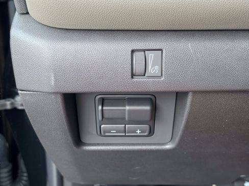 Used 2025 Chevrolet Colorado ZR2 w/ Technology Package AWD/4WD image 31
