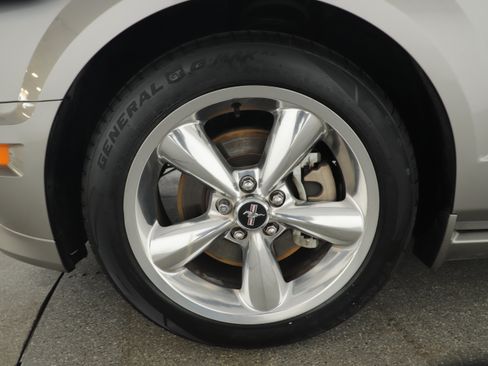 Used 2009 Ford Mustang GT image 7