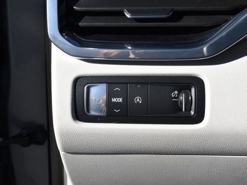 Used 2024 GMC Acadia Denali image 16