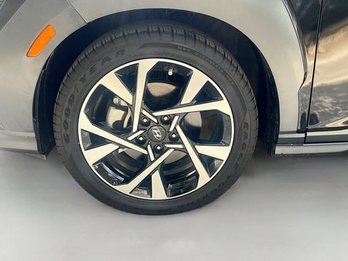 Used 2023 Hyundai Kona Limited FWD image 32