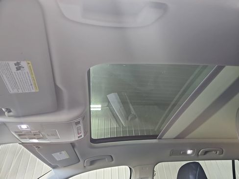 Used 2023 Volkswagen Tiguan SE w/ Panoramic Sunroof Package AWD/4WD image 29