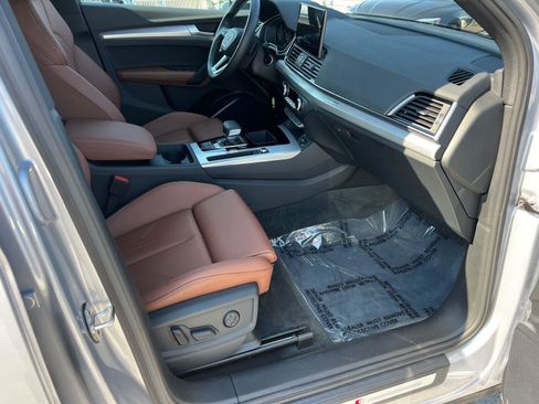 Certified 2025 Audi Q5 2.0T Premium w/ Convenience Plus Package image 13