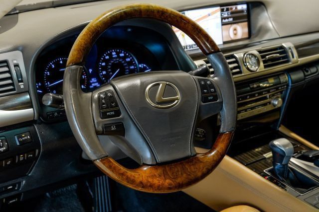 Used 2015 Lexus LS 460 w/ Comfort Package RWD image 23