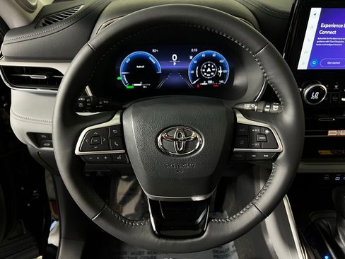Used 2026 Toyota Highlander Platinum AWD/4WD image 15