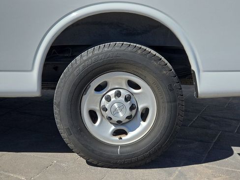 Used 2019 Chevrolet Express 2500 w/ Driver Convenience Package image 5