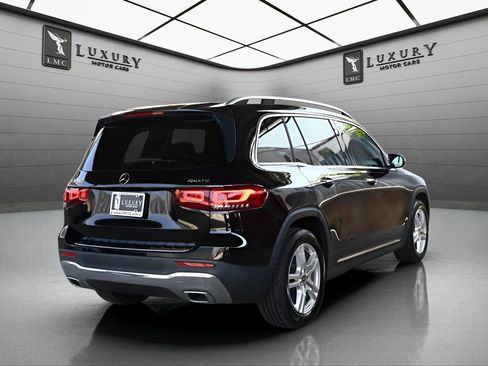 Used 2021 Mercedes-Benz GLB 250 4MATIC w/ Premium Package image 6