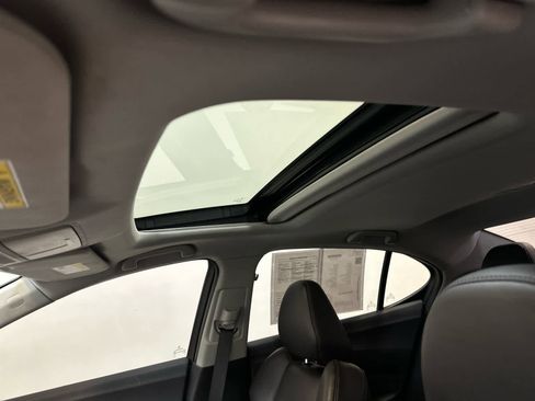 Used 2019 Acura TLX image 5