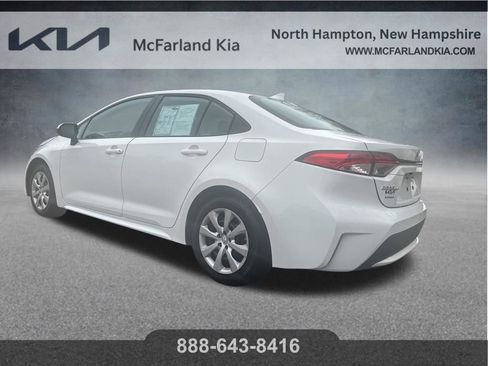 Used 2022 Toyota Corolla LE image 4