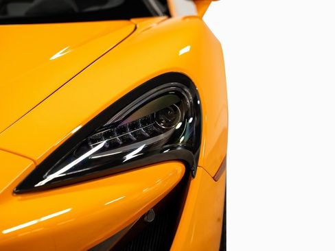 Used 2018 McLaren 570S Spider image 5