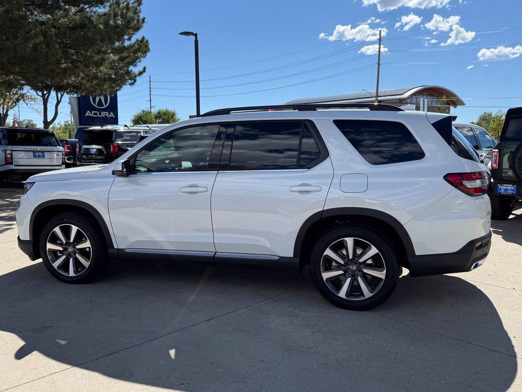Used 2025 Honda Pilot Touring image 7