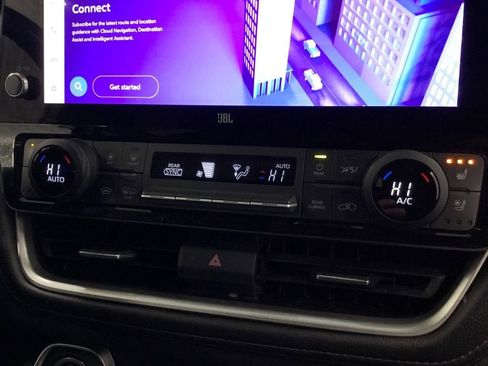 Used 2024 Toyota Grand Highlander Limited image 33