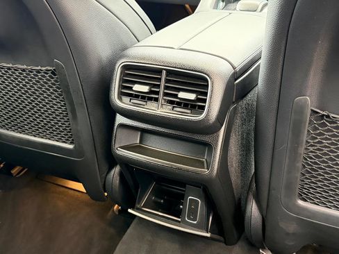 Used 2022 Mercedes-Benz GLE 350 GLE 350 w/ Premium Package image 29