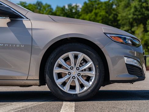 Used 2024 Chevrolet Malibu LT FWD image 9