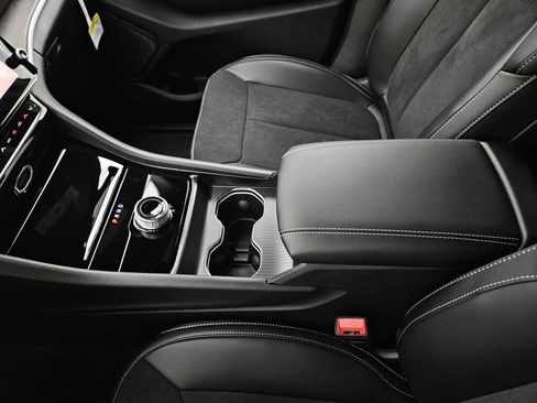 New 2026 Jeep Grand Cherokee L 2WD image 30