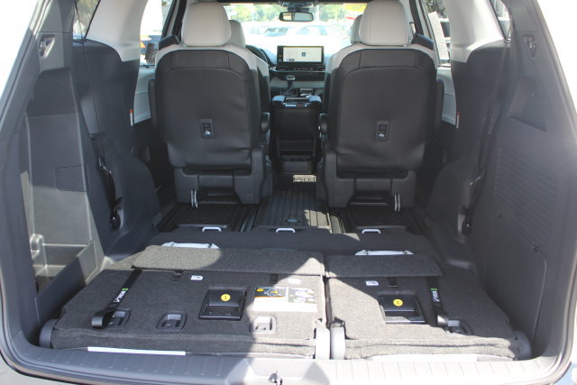 Certified 2026 Toyota Sienna XSE FWD image 22