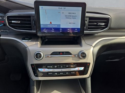 Used 2022 Ford Explorer XLT w/ Equipment Group 202A image 17