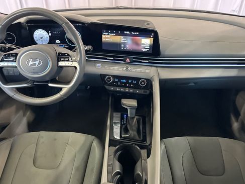 Used 2025 Hyundai Elantra SEL FWD image 4
