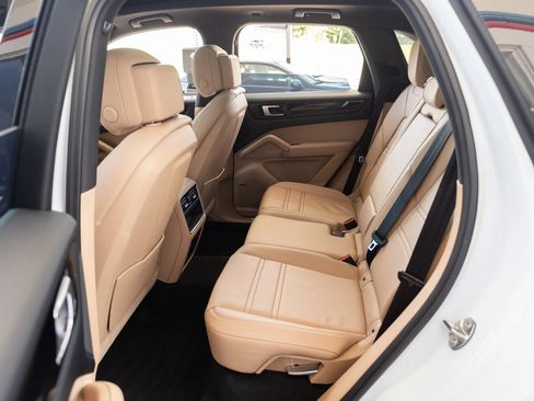 Used 2019 Porsche Cayenne AWD/4WD image 30