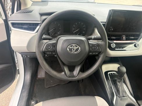 Used 2025 Toyota Corolla LE FWD image 10
