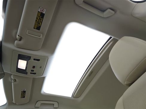 Used 2016 Lexus ES 300h image 28